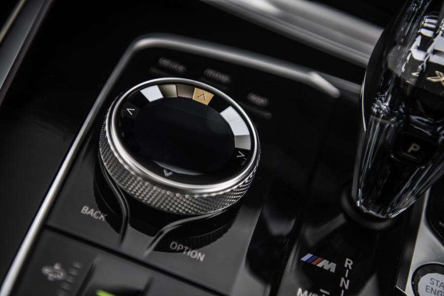 Детали интерьера BMW X7 xDrive30d M Sport (G07) 2019 года  (UK) (фото 28 из 40)